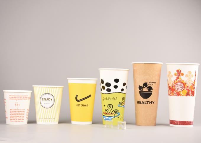 Όμορφο κρύο PE φλυτζανιών εγγράφου ποτών λογότυπων που ντύνεται για τον καφέ/κόλα, FDA LFGB που απαριθμείται
