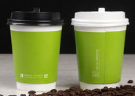 Το PE έντυσε τα μίας χρήσης διπλοτειχισμένα φλυτζάνια καφέ εγγράφου για το ποτό με τα καπάκια